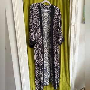 Elegant Black and White Patterned Women's Georgette crepe Bathrobe